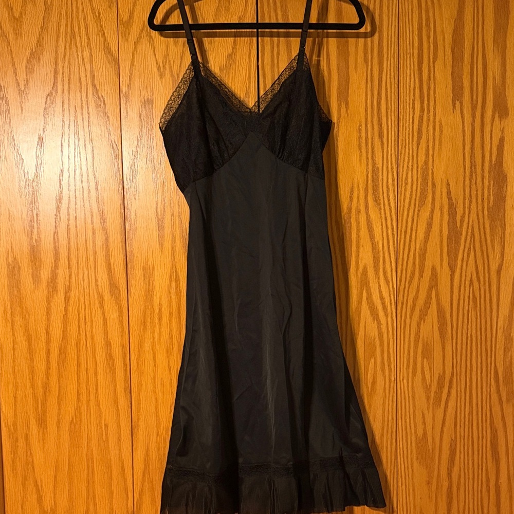 Vintage 1950’s Chic Black Lace Chemise